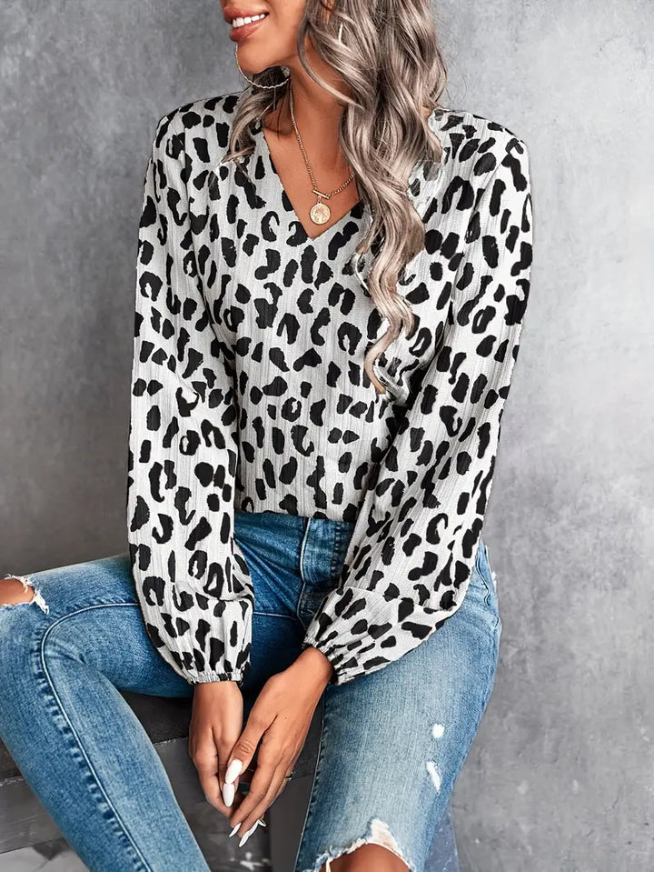 Damen Bluse mit Animal-Print & V-Ausschnitt – Langarmshirt im lockeren Schnitt für Alltag, Party & Freizeit – Modisches Oberteil mit Leopardenmuster