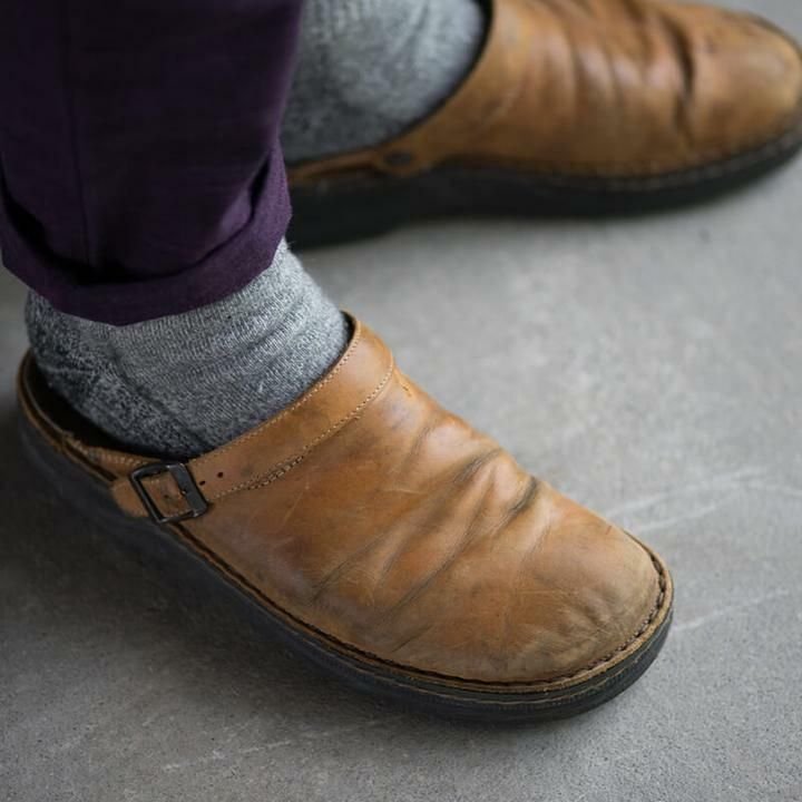 Bequeme Herren Clogs mit verstellbarem Riemen – Rutschfeste Pantoletten aus Leder für Alltag & Freizeit