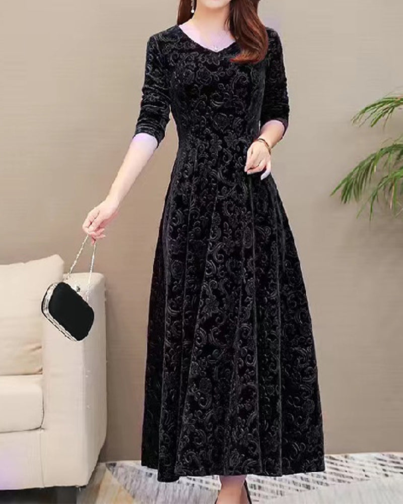 Elegantes Samt kleid mit langen Ärmeln