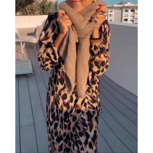 Robe portefeuille à motif léopard – robe midi avec décolleté en V et manches longues