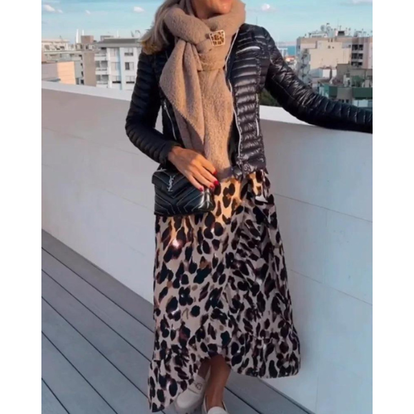 Robe portefeuille à motif léopard – robe midi avec décolleté en V et manches longues