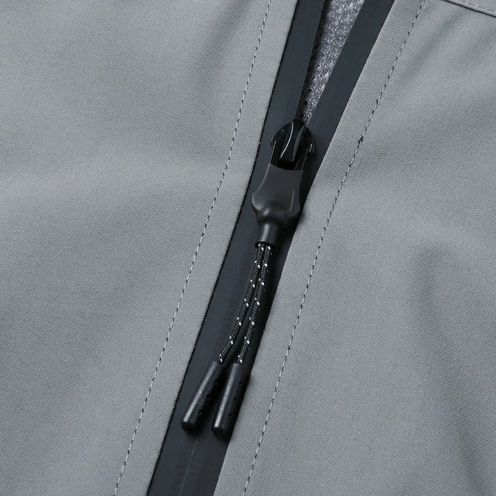 Maria Modehaus | Regenjacke und Windjacke für Herren mit Kapuze – wasser- und winddicht