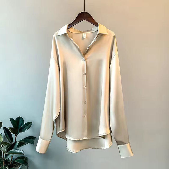 Camicia oversize da donna in satin – elegante camicia a maniche lunghe con abbottonatura