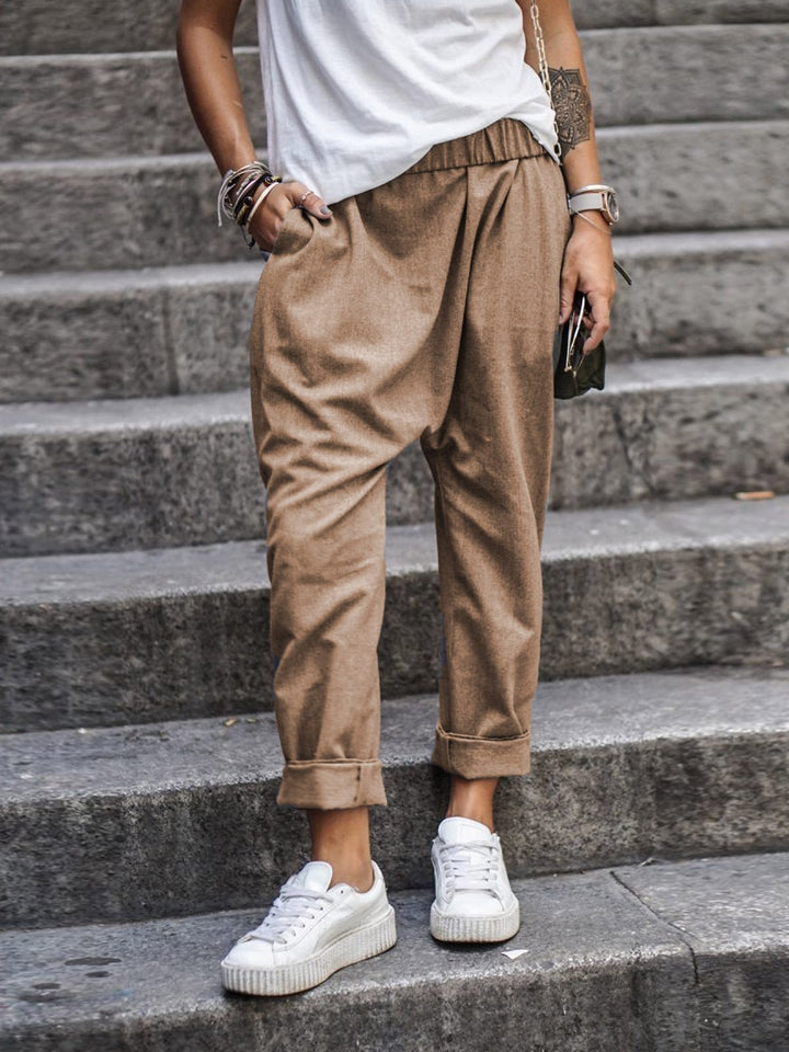 Pantalon femme coupe décontractée avec ceinture élastique – Pantalon streetstyle avec entrejambe bas et revers pour le quotidien et les loisirs